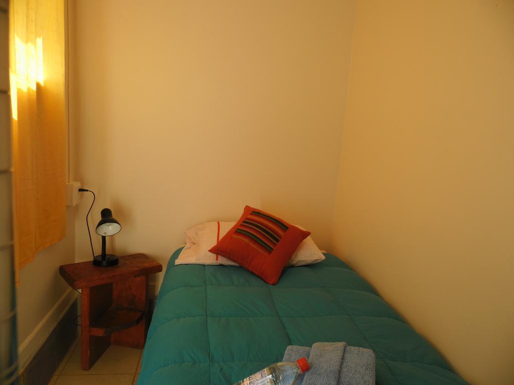 Quarto Individual Básico com Banheiro Compartilhado